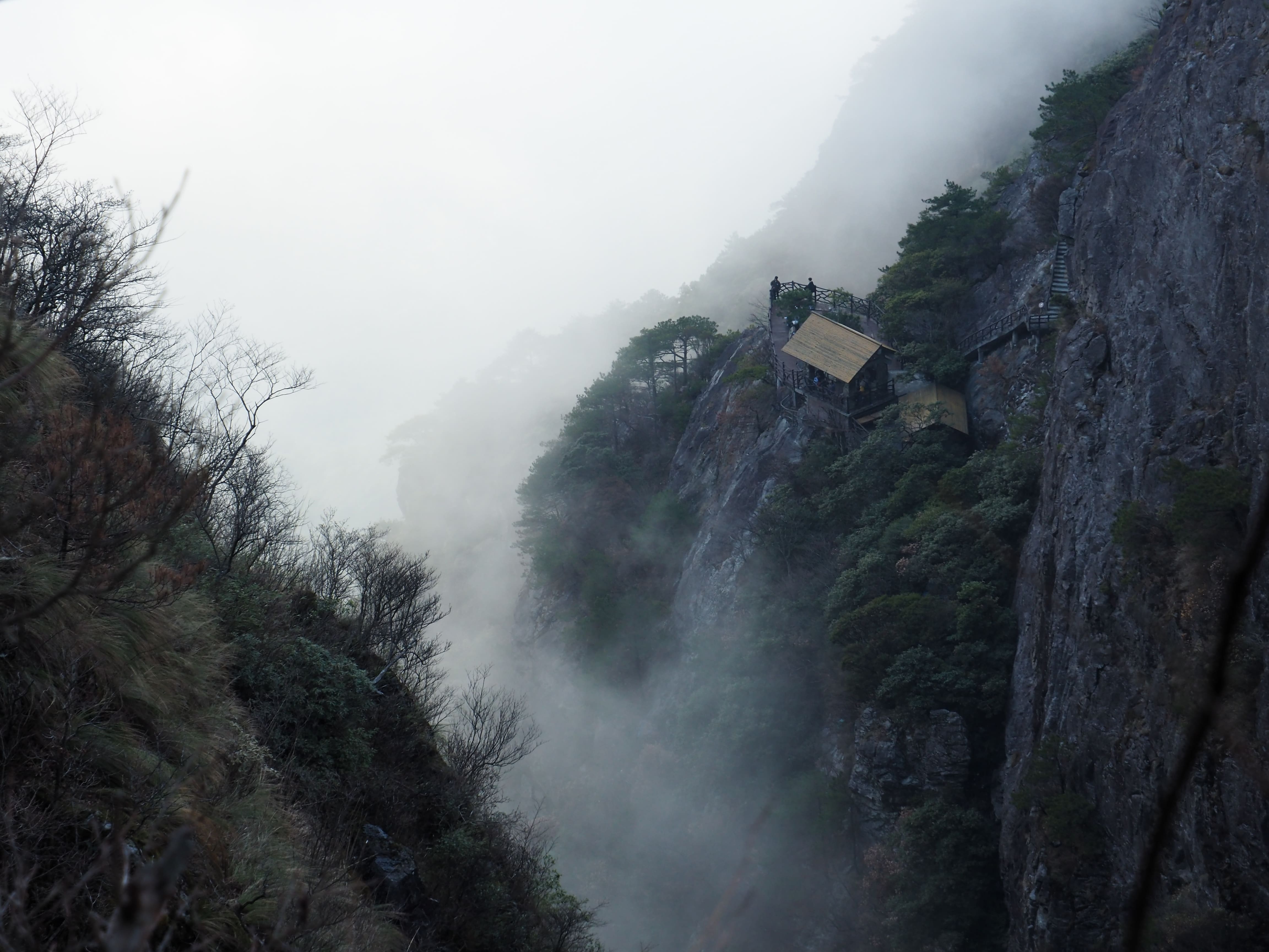 山间小屋，没记错的话是一个小卖部